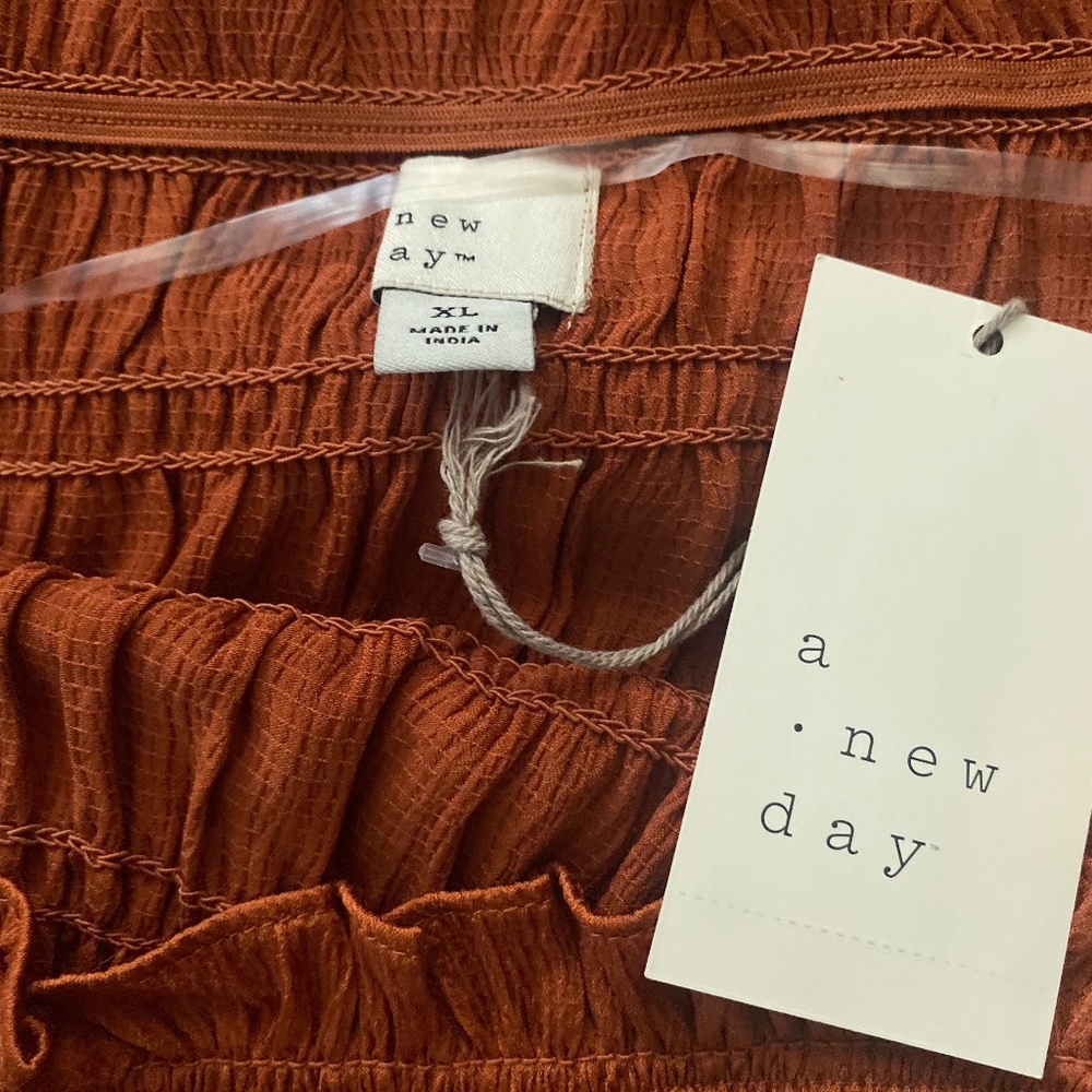 Im selling a orange top.